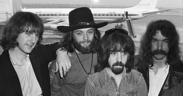 Image in QuizMyDay Master the Classics: Famous 60s Albums Quiz trivia quiz featuring Collectie / Archief : Fotocollectie Anefo<br>
<p>Reportage / Serie : [ onbekend ]<br>
Beschrijving : Popgroep de "Byrds" arriveert op Schiphol; de Byrds, kop<br>
Datum : 23 juni 1970<br>
Trefwoorden : Popgroepen<br>
Persoonsnaam : Byrds<br>
Instellingsnaam : Schiphol<br>
Fotograaf : Evers, Joost / Anefo<br>
Auteursrechthebbende : Nationaal Archief <br>
Materiaalsoort : Negatief (zwart/wit)<br>
Nummer archiefinventaris : bekijk toegang 2.24.01.05<br>
</p>
Bestanddeelnummer : 923-6157