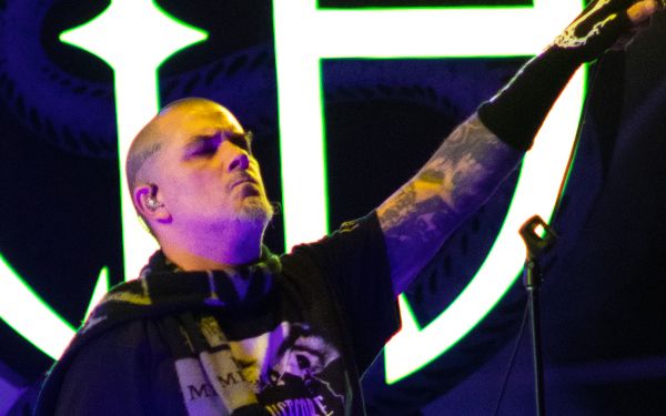 Phil Anselmo performing with Pantera in Mexico