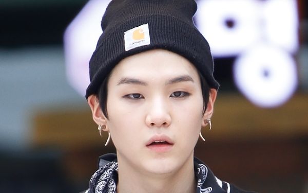 Suga at an fansign in Busan on July 27, 2013.