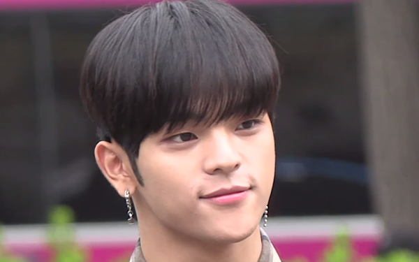 ​Stray Kids 宇珍於2019年4月19日在KBS音樂銀行上班路的媒體拍攝