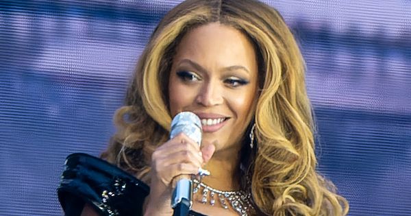 Image in QuizMyDay Beyoncé Albums Quiz: Test Your Music Expertise trivia quiz featuring Беёнсэ ў рамках сусветнага тура Renaissance World Tour на стадыёне «Тотэнхэм Хотспур» у Лондане 1 чэрвеня 2023 года