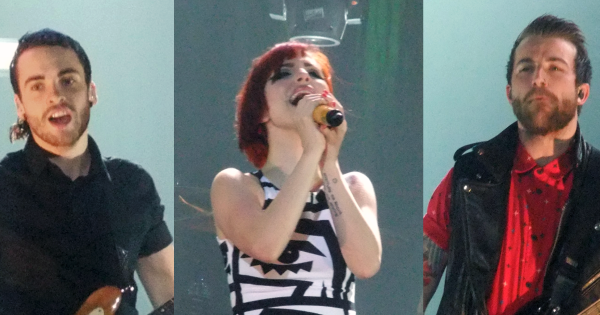 Image in QuizMyDay Paramore Knowledge Quiz: Albums & Hits trivia quiz featuring Actual alineación de Paramore, en un concierto en Ámsterdam el 5 de septiembre de 2013.