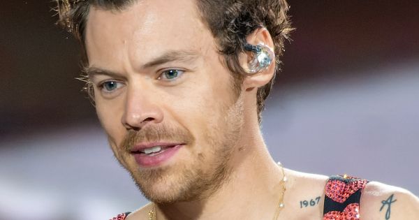 Image in QuizMyDay Harry Styles 'Fine Line' Album Quiz: Test Your Music Trivia trivia quiz featuring HarryStylesWembley170623 (14 of 93)