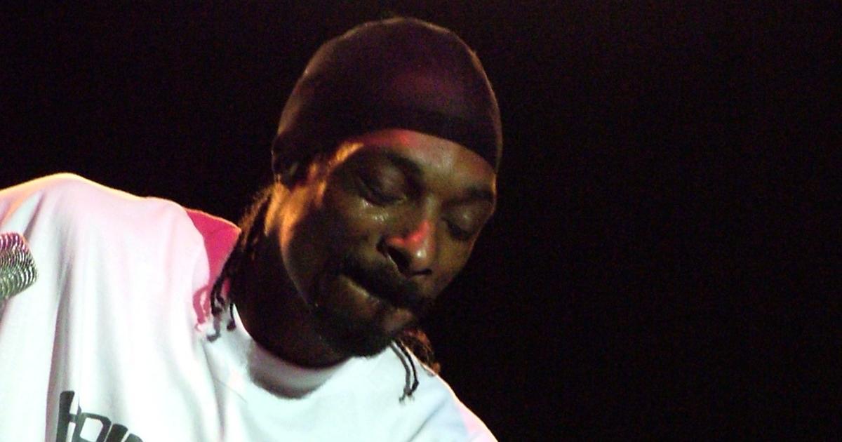 Image in QuizMyDay Ultimate Snoop Dogg Trivia: Test Your Knowledge trivia quiz featuring Snoop Dogg performing at the City Stages festival in 2006.