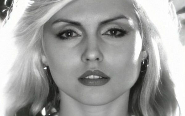 Blondie in 1977: Gary Valentine, Clem Burke, Debbie Harry, Chris Stein, and Jimmy Destri.