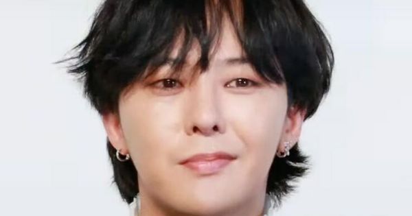 Image in QuizMyDay G-Dragon Genius Quiz: Test Your K-Pop Knowledge trivia quiz featuring 지드래곤(G-DRAGON) 인간사넬 청담동 포착 | G-DRAGON CHANEL Photo Call [4K]