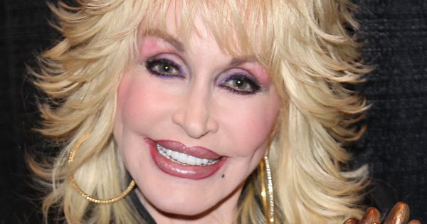 Image in QuizMyDay Dolly Parton Quiz: Test Your Country Music Expertise trivia quiz featuring Dolly Parton accepting Liseberg Applause Award 2010