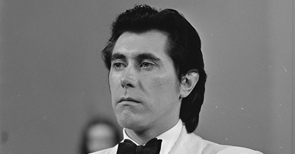 Image in QuizMyDay Take Your Bryan Ferry Knowledge Quiz.  Can You Score 5/5? trivia quiz featuring Bryan Ferry (Roxy Music) in AVRO's TopPop (Dutch television show) in 1973