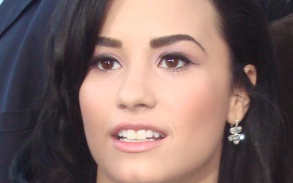 Demi Lovato at the 2009 American Music Awards Red Carpet