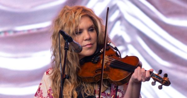 Image in QuizMyDay Alison Krauss Quiz: Bow to Your Bluegrass Facts trivia quiz featuring Glastonbury2022 (99 of 413)
