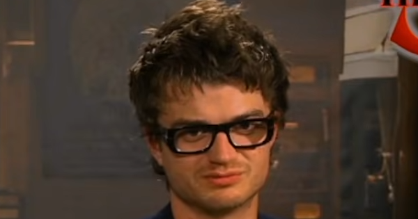 <a href="https://en.wikipedia.org/wiki/Joe_Keery" class="extiw" title="en:Joe Keery">Joe Keery</a> promoting <a href="https://en.wikipedia.org/wiki/Stranger_Things_season_5" class="extiw" title="en:Stranger Things season 5"><i>Stranger Things</i> season 5</a> in 2025