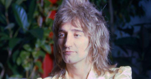 Image in QuizMyDay Rod Stewart Name That Tune: Ultimate Fan Quiz trivia quiz featuring Rod Stewart in his conservatory, London