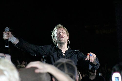 Chris Martin singing "In My Place"