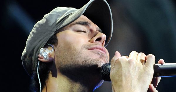 Image in QuizMyDay Ultimate Latin Music Quiz: Test Your Rhythm Now trivia quiz featuring Enrique Iglesias entertaining the crowd at a shareholders meeting