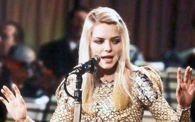 France Gall onstage at the Italian Song Festival (Festival della canzone italiana) in San Remo, Italy in 1969. (Photo by Keystone-France/Gamma-Keystone via Getty Images)