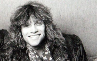 Crop of <a href="//commons.wikimedia.org/wiki/File:Jonathan_King_with_Jon_Bon_Jovi.jpg" title="File:Jonathan King with Jon Bon Jovi.jpg">File:Jonathan King with Jon Bon Jovi.jpg</a> showing singer Jon Bon Jovi in 1987