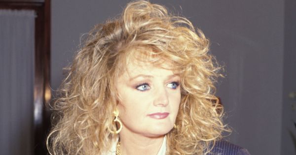 Image in QuizMyDay Total Eclipse of the Quiz: Bonnie Tyler Trivia trivia quiz featuring <a href="https://en.wikipedia.org/wiki/Bonnie_Tyler" class="extiw" title="en:Bonnie Tyler">Bonnie Tyler</a> in Moscow on the eve of a concert there.