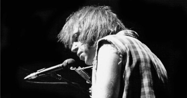 Image in QuizMyDay Neil Young Trivia Quiz: Test Your Knowledge trivia quiz featuring <p>Shhhhh, está cantando Neil Young.
Camara: Olympus OM2
Objetivo: OM 135mm 2.8
</p>
Photographer: F. Antolín Hernández