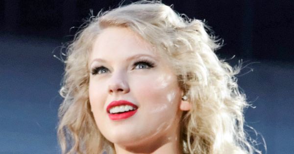 Image in QuizMyDay Taylor Swift Speak Now Era Quiz: Test Your Album Facts trivia quiz featuring Taylor Swift on her <i>Speak Now</i> tour in June 2011 at Heinz Field, Pittsburgh, with the lyric "Where I was born, where I was raised, where I keep all my yesterdays" from the song "My Town" my Montgomery Gentry written on her left arm. (Source: <a rel="nofollow" class="external free" href="https://web.archive.org/web/20111026230412/https://tasteofcountry.com/taylor-swift-arm-lyrics/">https://web.archive.org/web/20111026230412/https://tasteofcountry.com/taylor-swift-arm-lyrics/</a>)