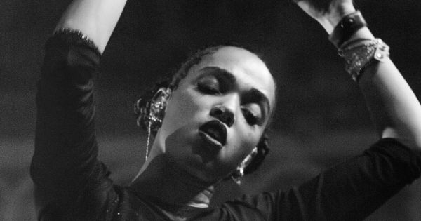 Image in QuizMyDay FKA twigs Deep-Trivia: Knowledge Quiz trivia quiz featuring FKA Twigs live in Paradiso, Amsterdam in 2015