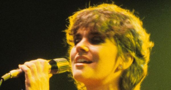 Image in QuizMyDay Linda Ronstadt Rhythm & Reason Quiz: Test Your Tunes trivia quiz featuring Linda Ronstadt performing at a WPLR Show in New Haven, Connecticut in the New Haven Veterans Memorial Coliseum