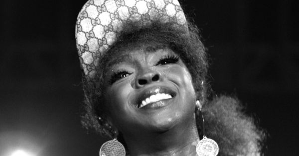 Image in QuizMyDay The Miseducation Quiz: Lauryn Hill Knowledge Test trivia quiz featuring Lauryn Hill live at Tom Brasil in São Paulo, Brazil, in 2007.