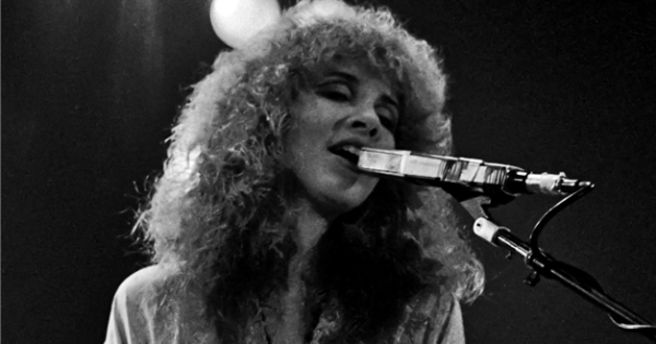 Image in QuizMyDay Stevie Nicks Trivia: Ultimate Knowledge Challenge trivia quiz featuring Stevie Nicks (Fleetwood Mac) en concert à Zürich en 1980.