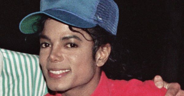 Image in QuizMyDay Michael Jackson Quotes Quiz: Test Your Memory of His Words trivia quiz featuring Michael Jackson with two fans at the Kahala Hilton Hotel. Photograph by Alan Light, early February 1988