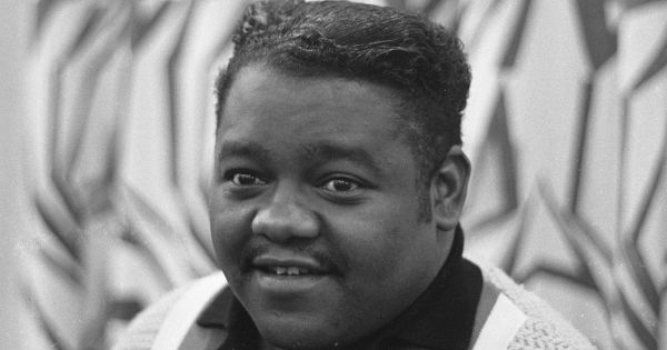 Image in QuizMyDay “Rockin’ with Fats Domino: How Well Do You Know Quiz?” trivia quiz featuring Collectie / Archief : Fotocollectie Anefo<br>
<p>Reportage / Serie : [ onbekend ]<br>
Beschrijving : Fats Domino in Amsterdam, Fats tijdens zijn optreden in het Concertgebouw<br>
Datum : 3 november 1962<br>
Locatie : Amsterdam, Noord-Holland<br>
Trefwoorden : CONCERTGEBOUWEN, Optredens<br>
Persoonsnaam : Fats Domino<br>
Fotograaf : Gelderen, Hugo van / Anefo<br>
Auteursrechthebbende : Nationaal Archief <br>
Materiaalsoort : Negatief (zwart/wit)<br>
Nummer archiefinventaris : bekijk toegang 2.24.01.05<br>
</p>
Bestanddeelnummer : 914-4777