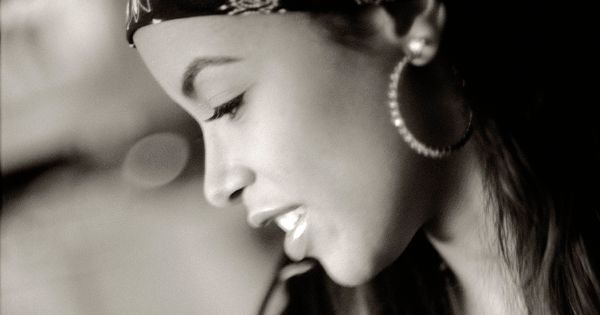 Image in QuizMyDay Aaliyah Albums Quiz: Test Your 90s R&B Music Trivia Skills trivia quiz featuring Singer Aaliyah Dana Haughton in Berlin 2000