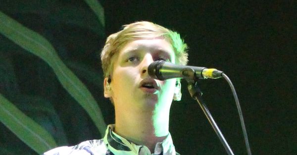 Image in QuizMyDay George Ezra Songs Quiz: Test Your Music Memory Skills trivia quiz featuring For taking this photo and licensing it under a free licence a (press) accreditation was required. The photographer had a valid accreditation and has sent it to the <a href="//commons.wikimedia.org/wiki/Special:MyLanguage/Commons:Volunteer_Response_Team" title="Special:MyLanguage/Commons:Volunteer Response Team">email response team</a>, it has been archived in the VRTS system. Users with VRTS account can access it <span class="plainlinksneverexpand"><b><a class="external text" href="https://ticket.wikimedia.org/otrs/index.pl?Action=AgentTicketZoom&amp;TicketNumber=2016102810008829">here</a></b></span>.
Please be aware that (press) accreditations are a permission to generally take photos only and do <b>not</b> make any statement about the copyright status of this photo!