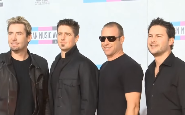 Nickelback at AMAs 2011 Red Carpet
