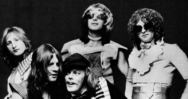 Image in QuizMyDay Mott the Hoople Mastery Quiz: Rock Legends Unleashed trivia quiz featuring Trade ad for <a href="https://en.wikipedia.org/wiki/Mott_the_Hoople" class="extiw" title="en:Mott the Hoople">Mott the Hoople</a>'s single "Roll Away The Stone".<br><br>To better adapt it to his respective Wikipedia article, the ad was cropped and cleaned in a graphics editing program. The original can be viewed at the source below.