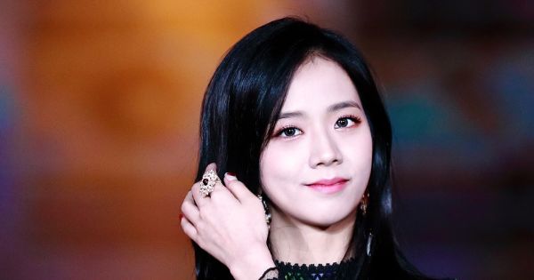 Image in QuizMyDay Jisoo Quiz Challenge: True BLACKPINK Fans Score 5/5! trivia quiz featuring Jisoo at Korea Music Festival on October 01, 2017.