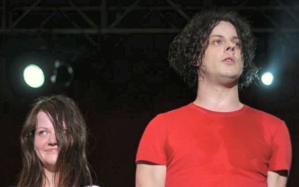 <p>Primavera @ playlist.fluctuat
</p>
<a href="<a rel="nofollow" class="external free" href="http://musique.fluctuat.net/blog/17335-primavera-mauvaise-organisation-mauvaise-biere-bons-concerts.html">http://musique.fluctuat.net/blog/17335-primavera-mauvaise-organisation-mauvaise-biere-bons-concerts.html</a>">musique.fluctuat.net/blog/17335-primavera-mauvaise-organi...</a>