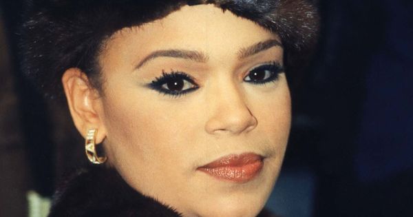 Image in QuizMyDay Faith Evans Facts Quiz: Test Your R&B Knowledge trivia quiz featuring <p>Faith Evans 1998
</p>
©   copyright  John Mathew Smith  2001