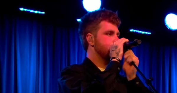 Image in QuizMyDay Alex Warren Songs Quiz – Test Your Music Expertise trivia quiz featuring Alex Warren performing live at the Grammy Museum on February 4th, 2025