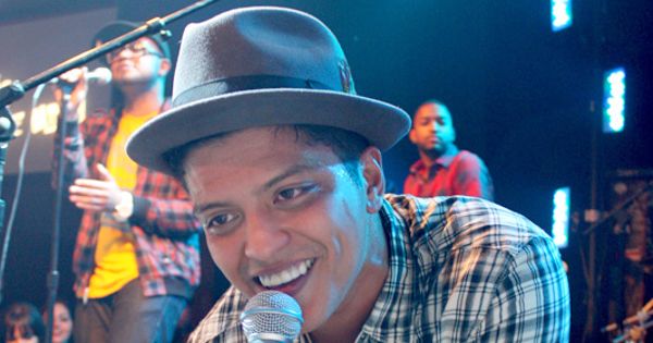 Image in QuizMyDay The Ultimate Bruno Mars Album Quiz: Can You Score 5/5? trivia quiz featuring Bruno Mars performing in Las Vegas, Nevada on September 18, 2010