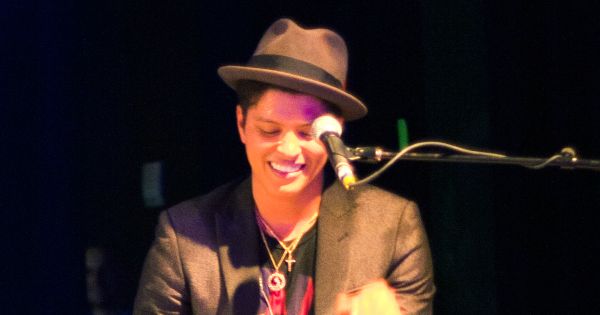 Image in QuizMyDay Bruno Mars '24K Magic' Album Quiz: Can You Score 5/5? trivia quiz featuring Bruno Mars performing in Houston, Texas on November 24, 2010
