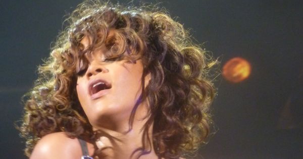 Image in QuizMyDay Rihanna Good Girl Gone Bad Album Quiz: Test Your Music Memory trivia quiz featuring Live In Paris - Paris Bercy 2011