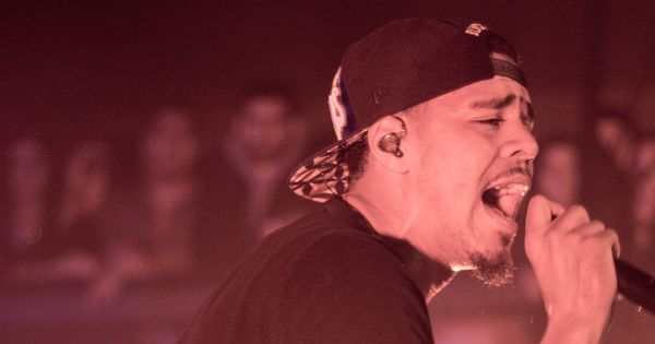 Image in QuizMyDay The Ultimate J Cole Basketball Quiz trivia quiz featuring J. Cole pendant sa tournée What Dreams May Come Tour en janvier 2014.