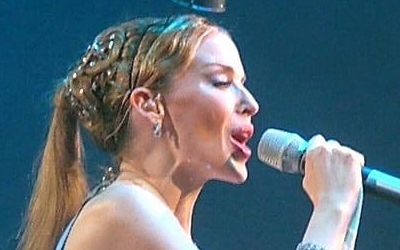 Kylie Minogue Live - Can't get you out of my head - Paris, France - April 2005