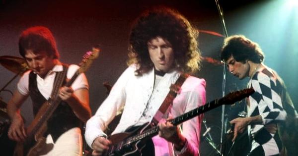 Image in QuizMyDay Queen Quiz Challenge: 10 Questions on their Members, Songs & Albums trivia quiz featuring Queen performing in New Haven, CT.