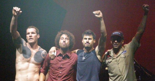 Image in QuizMyDay Rage Against the Machine Quiz: Test Your Rebel Knowledge trivia quiz featuring <a href="//commons.wikimedia.org/wiki/Rage_Against_the_Machine" title="Rage Against the Machine">Rage Against The Machine</a>
<p>End of set, before leaving stage
</p>
Vegoose Music Festival