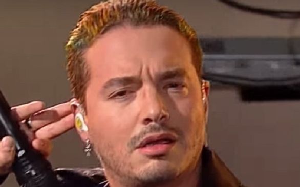 Directamente desde Medellín, Colombia, José Álvaro Osorio Balvin, conocido por su nombre artístico como J BALVIN, se presenta por primera ante el público chileno eligiendo al “monstruo” de la Quinta Vergara como primer jurado de su show, entregando una performance sobre el escenario que mantuvo encendida a las más de 15 mil personas que asistieron a esa noche de cierre del Festival de Viña 2017.