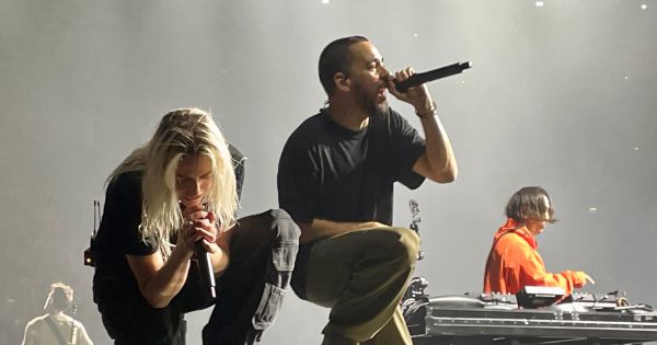 Linkin Park performing "Papercut" at the O2 Arena, London (From Zero World Tour).
From left to right: Alex Feder (behind), Emily Armstrong, Mike Shinoda and Joe Hahn.