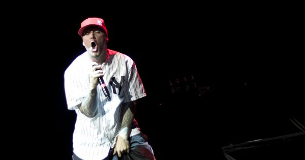 Image in QuizMyDay Rollin' Through Limp Bizkit: Trivia Quiz Mastery trivia quiz featuring Limp Bizkit ao vivo na Via Funchal, Brasil, 2011.