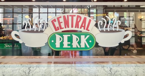 Image in QuizMyDay The Rembrandts Quiz: Test Your 90s Music Trivia Skills trivia quiz featuring Central Perk (Burbank), July 2023.