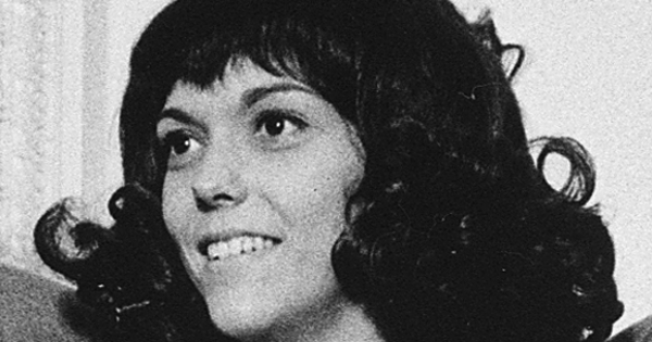 Image in QuizMyDay Close to Perfect: The Ultimate Karen Carpenter Quiz trivia quiz featuring <a href="https://en.wikipedia.org/wiki/Karen_Carpenter" class="extiw" title="en:Karen Carpenter">Karen Carpenter</a> in the <a href="https://en.wikipedia.org/wiki/White_House" class="extiw" title="en:White House">White House</a>, August 1, 1972