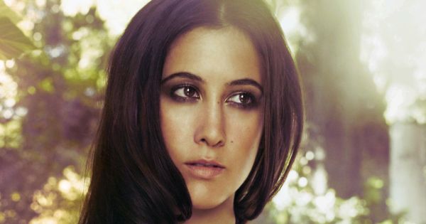 Image in QuizMyDay A Thousand Miles of Knowledge: The Ultimate Vanessa Carlton Quiz trivia quiz featuring <a href="https://en.wikipedia.org/wiki/Vanessa_Carlton" class="extiw" title="w:Vanessa Carlton">Vanessa Carlton</a>, promotional photo.